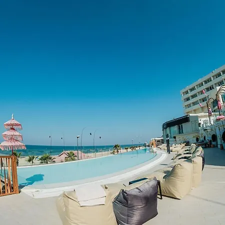 On Oceanfront Adults Designed 4*