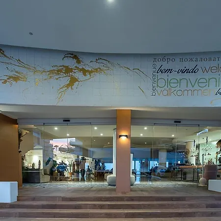 On Oceanfront Adults Designed מלון 4*