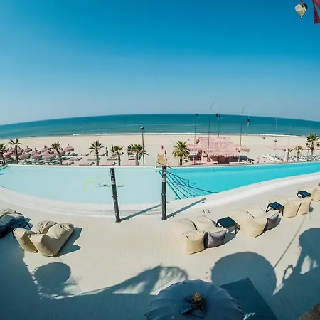 On Oceanfront Adults Designed מלון