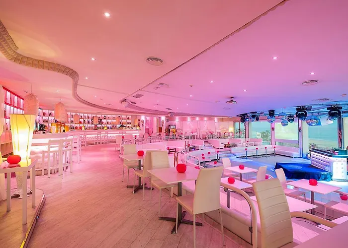 On Oceanfront Adults Designed מלון 4*