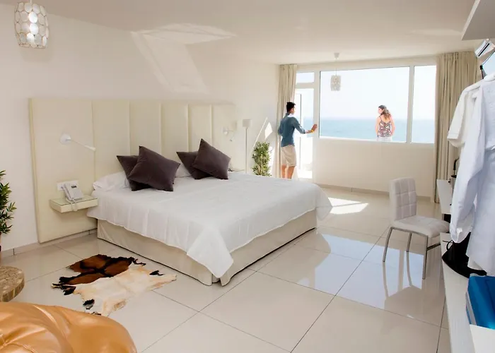 מלון On Oceanfront Adults Designed