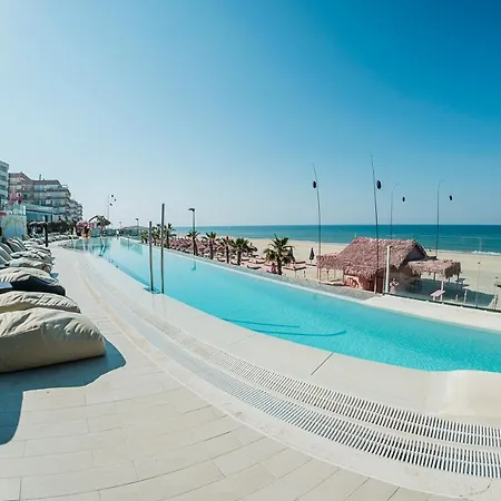 On Oceanfront Adults Designed 4*